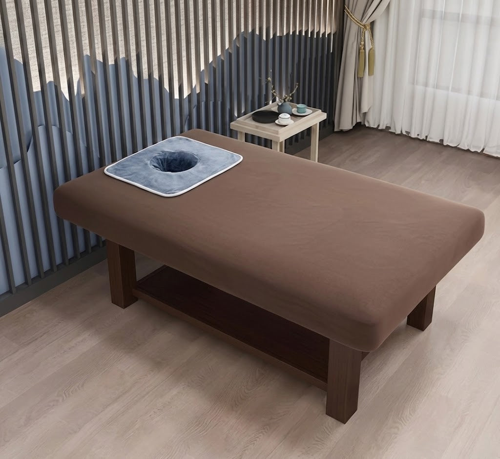 Thick cover/towel (35 x 35 cm) with face hole